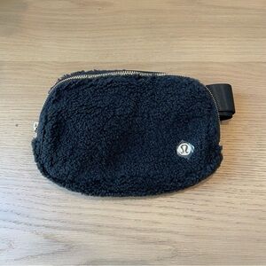 Lululemon Everywhere Belt Bag Fleece